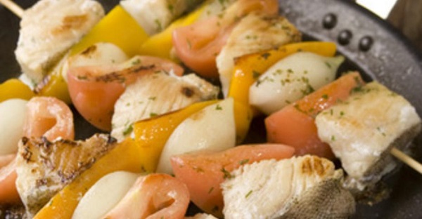 Рыбные шашлычки с овощами