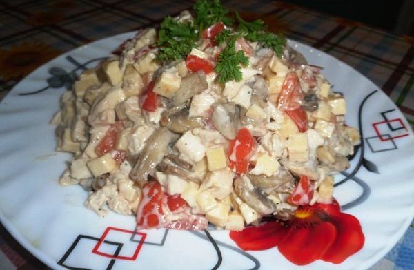 Салат из мяса и грибов