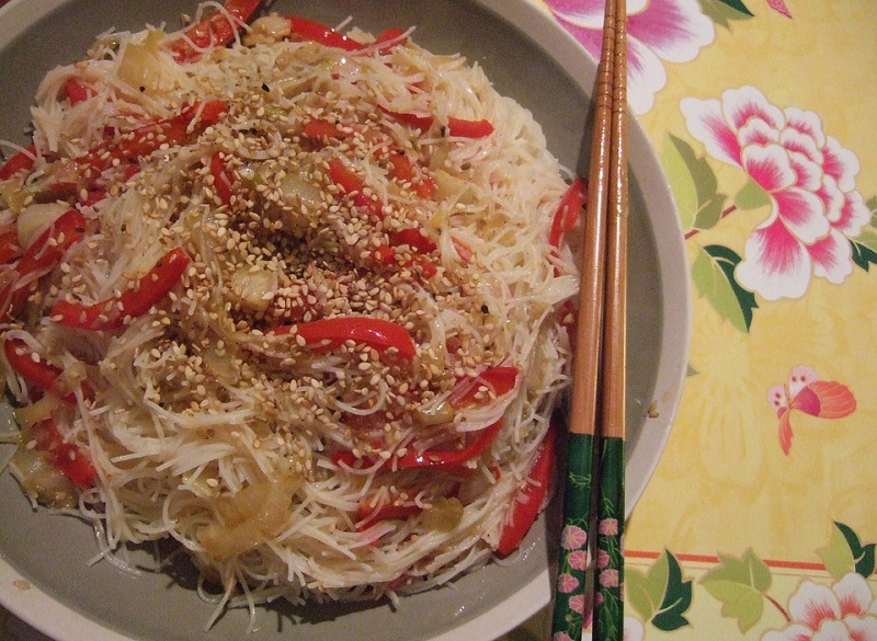 Азиатская рисовая лапша с овощами: экзотика на вашем столе